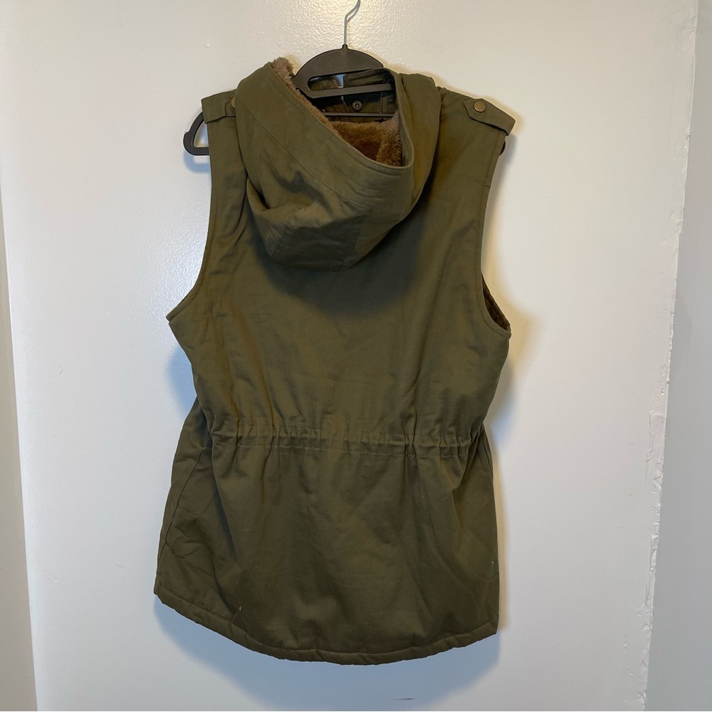 Zenana Outfitters Green Utility Vest with Adjustable Waist women’s size large - Picture 2 of 3